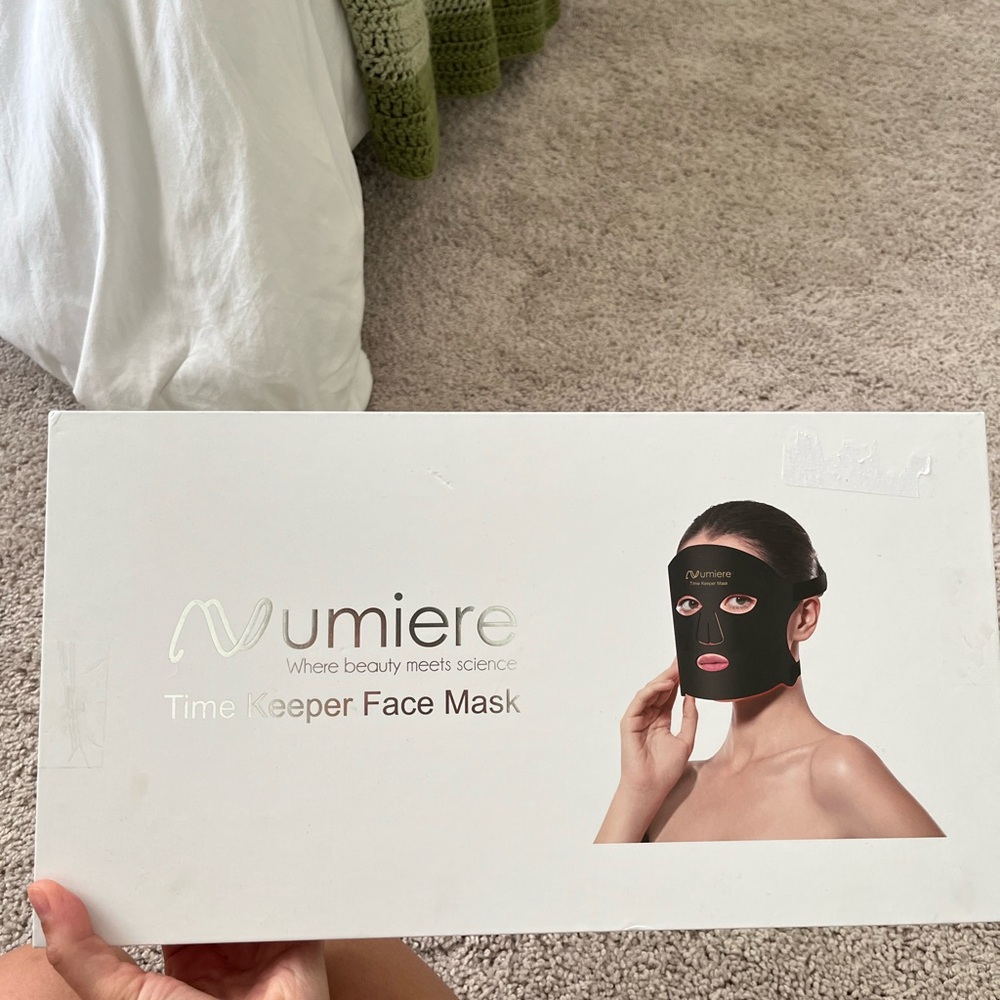 Lumiere Light Therapy Mask